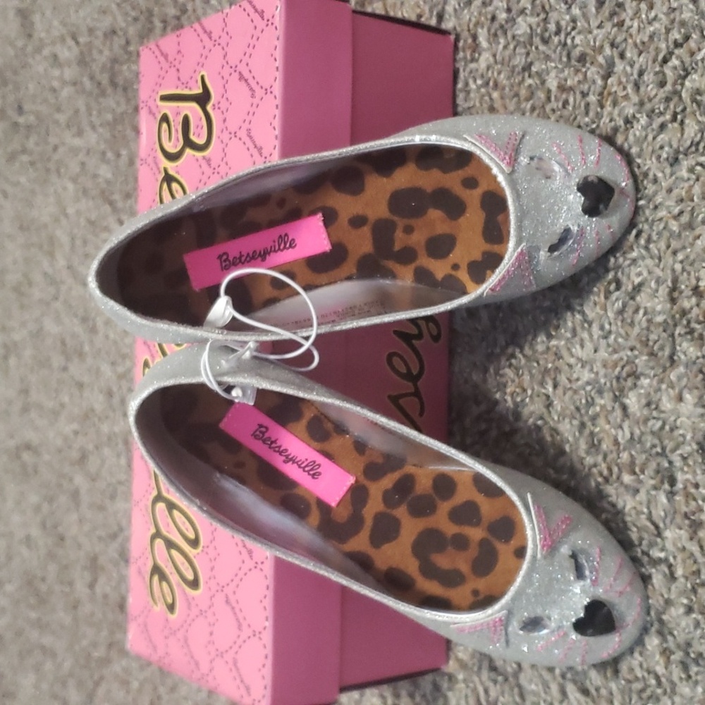 Betseyville size 13 silver glitter cat face dress flats